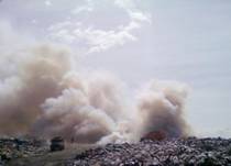 В Караганде два дня горит мусорный полигон