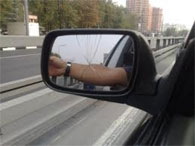 В Алматы поймали вора-зеркальщика
