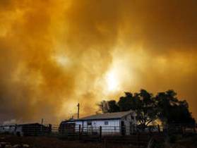 В США из-за лесных пожаров эвакуировали сотни людей