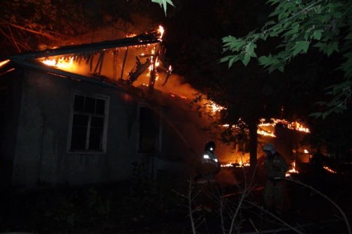 В Алматы БОМЖи сожгли 2 здания (ФОТО)