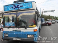 В Алматы водитель автобуса насмерть сбил женщину (фото)