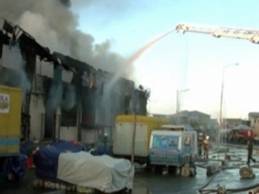 Полицейские ЮКО перечислили однодневный заработок в помощь пострадавшим от пожара на рынке "Бекжан"