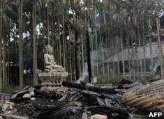 На дома и храмы буддистов в Бангладеш напали из-за фото