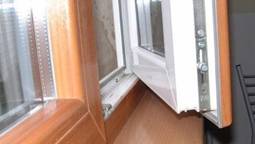 Выпала из окна квартиры 8 этажа и разбилась насмерть 90-летняя жительница Павлодара