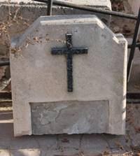 На кладбище Актау опят орудуют вандалы