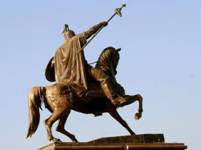 В Алматы открылся памятник Райымбек батыру (фото)