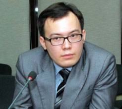 Современные темпы требуют новой Стратегии развития Казахстана - политолог Б.Бухарбаев