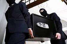 Трое в масках похитили сейф с деньгами на предприятии Павлодара