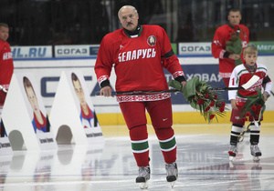 Лукашенко обещает отдать кресло президента тому, кто обгонит его на лыжах. Фото telegraf.by