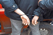 При попытке доставить наркотические средства в колонию задержан пограничник