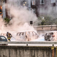 Бунты в Стокгольме: за ночь сгорело 40 автомобилей