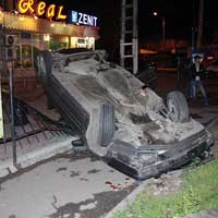 Водитель несколько раз перевернувшегося в воздухе авто сбежал с места ДТП в Алматы (фото)