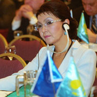В "Нур Отане" рабочих должно быть больше, чем чиновников, считает Дарига Назарбаева