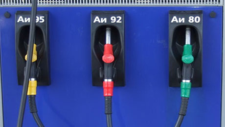Акцизы на бензин ввели для сокращения маржи производителей - Досаев